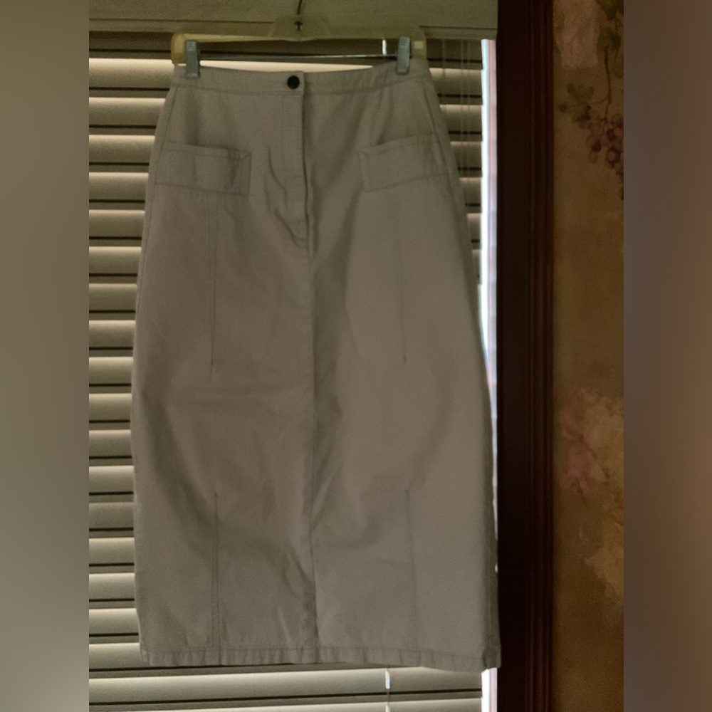 100% cotton skirt, front pockets,  & back pockets. Zippered split in the back.